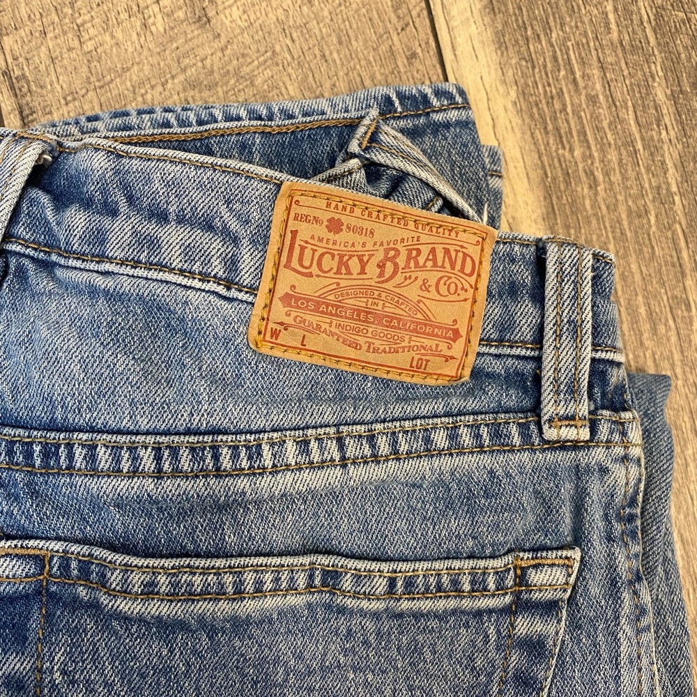 AUTHENTIC STRAIGHT CROP LUCKY BRAND JEANS